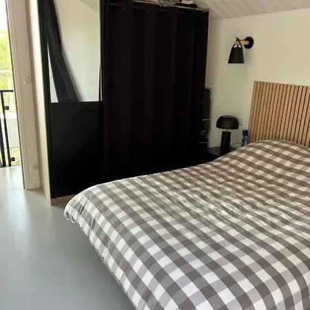 Villa Neuve En Front De Jean Michele Fouras