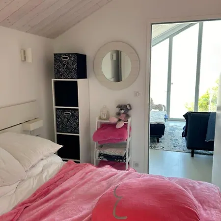 Neuve En Front De Jean Michele Villa